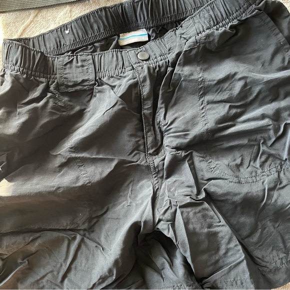 Columbia Black Cargo Shorts - Picture 3 of 10